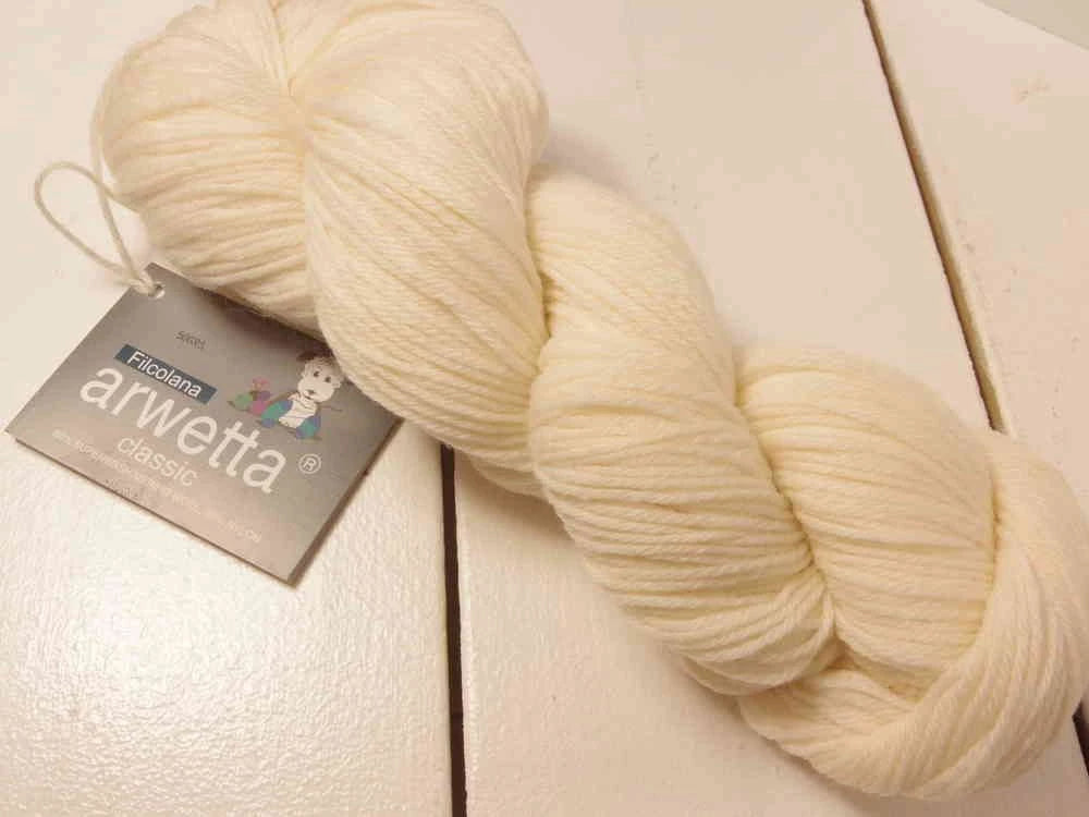 101F Filcolana Arwetta Classic Käsinvärjäämiseen 50 g vyyhdillä (valkoinen)