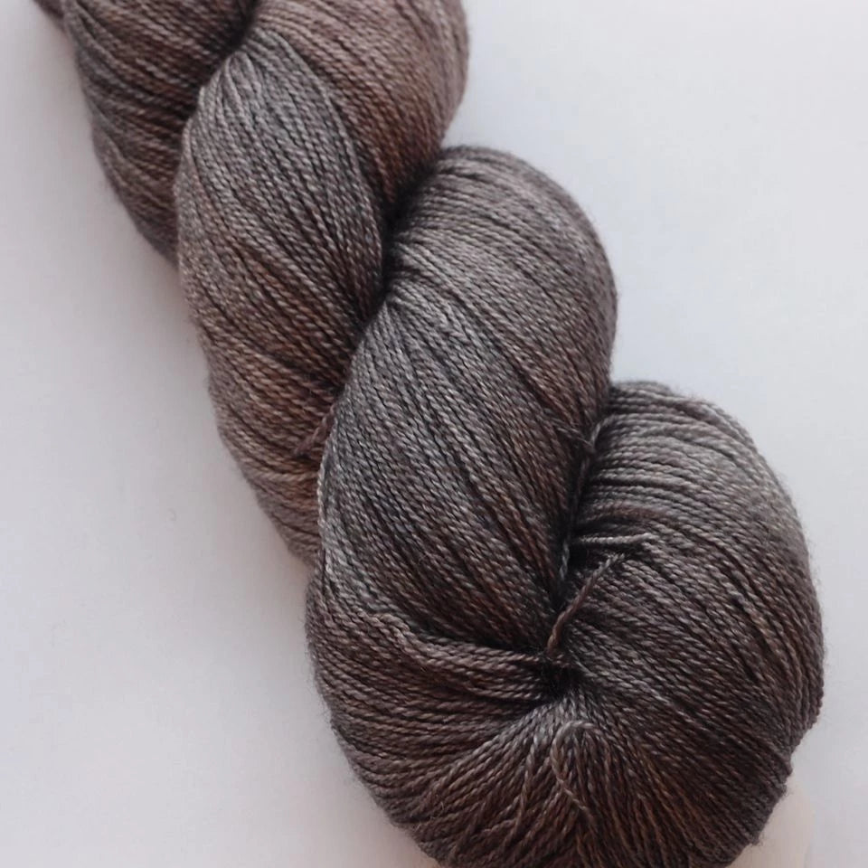 Fyberspates Gleem Lace 729 Smokey Joe