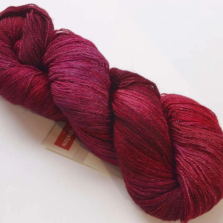 Fyberspates Gleem Lace 718 Plum Imps