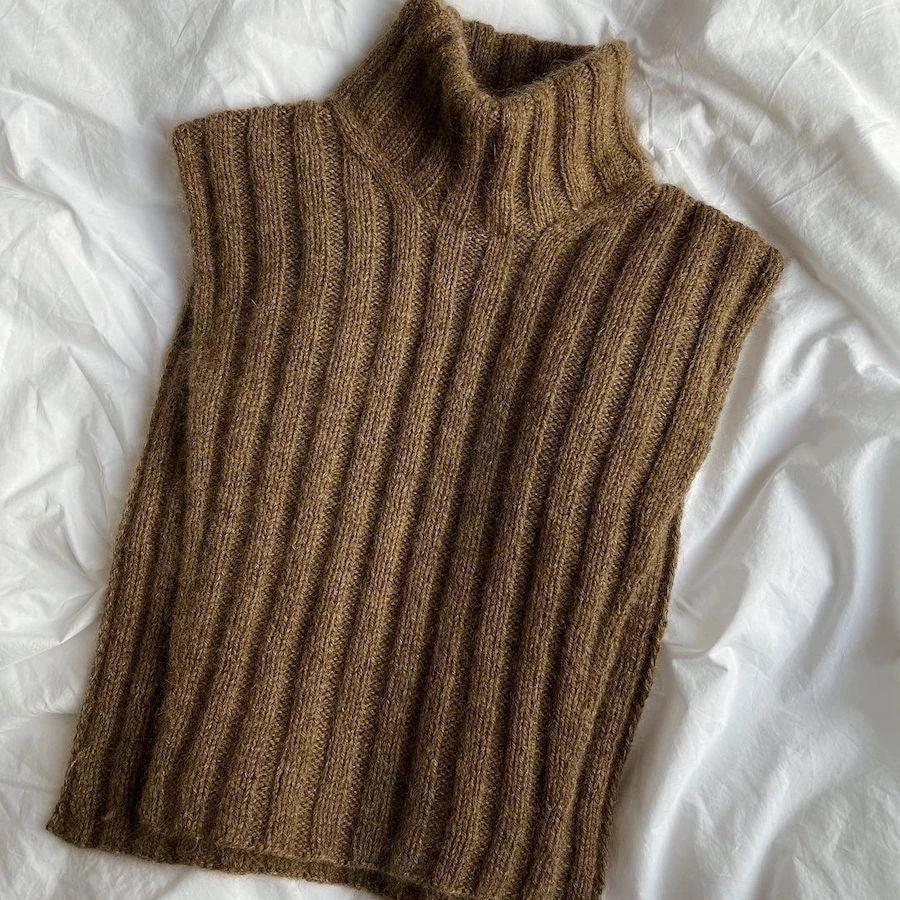 Hazel Neck by PetiteKnit