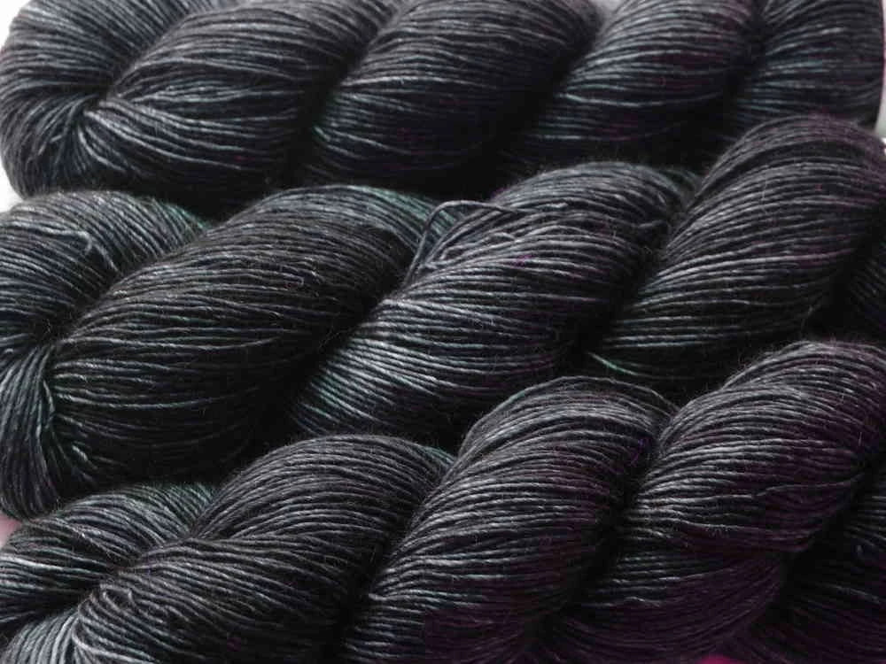 Hedgehog Fibres Skinny Singles Graphite