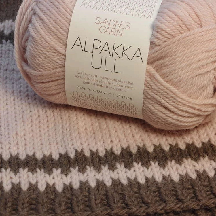 Sandnes Garn Alpakka Ull - Neulottu vaaleanpunainen alpakkalanka