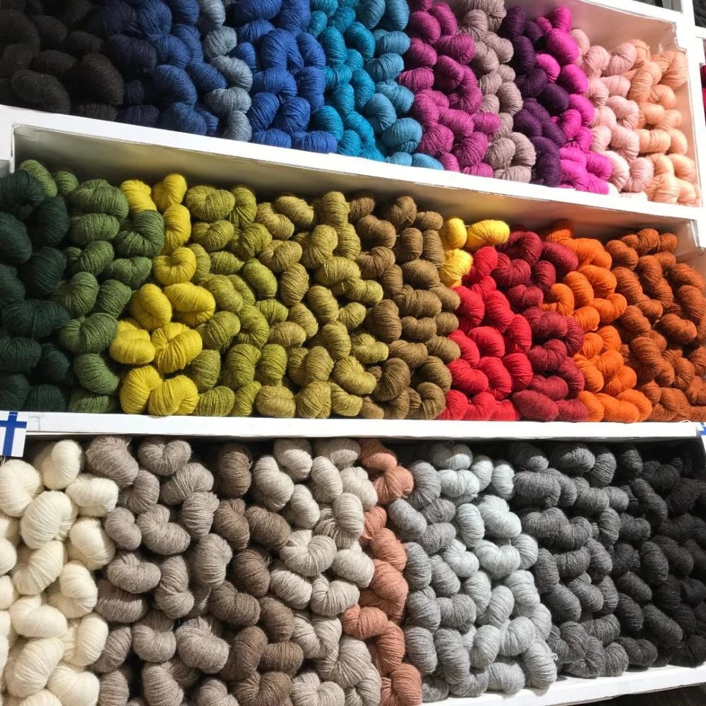 Tukuwool Fingering villalangat hyllyssä