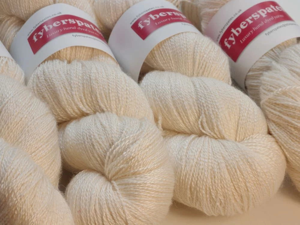 Fyberspates Gleem Lace Luonnonvalkoinen