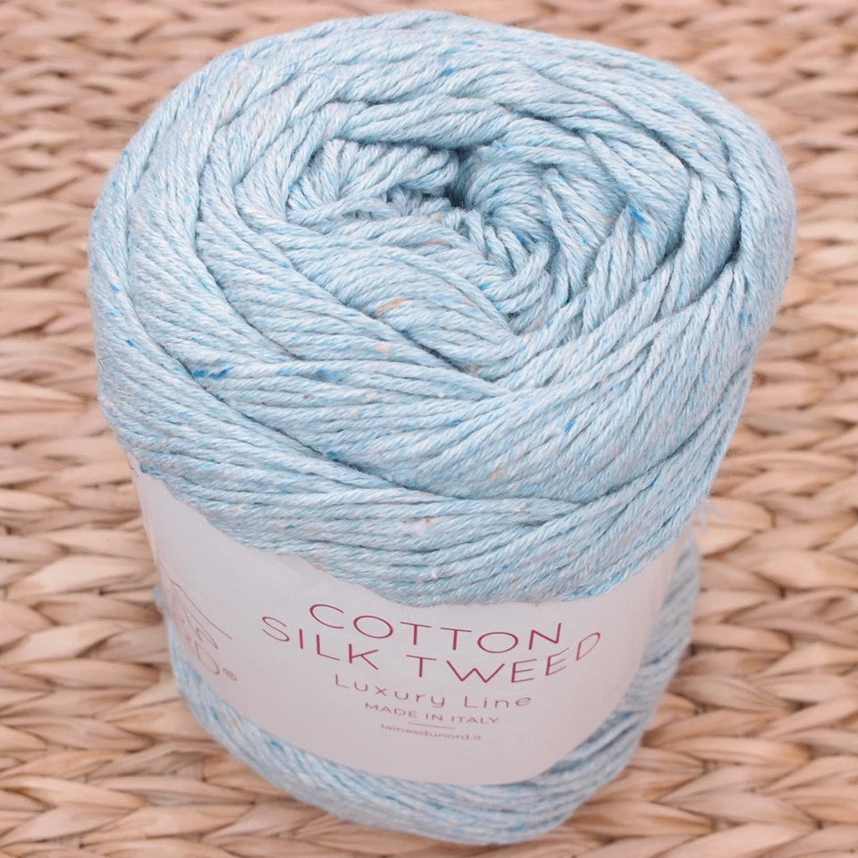 vaalean sininen tweed puuvillasilkki lankakerä