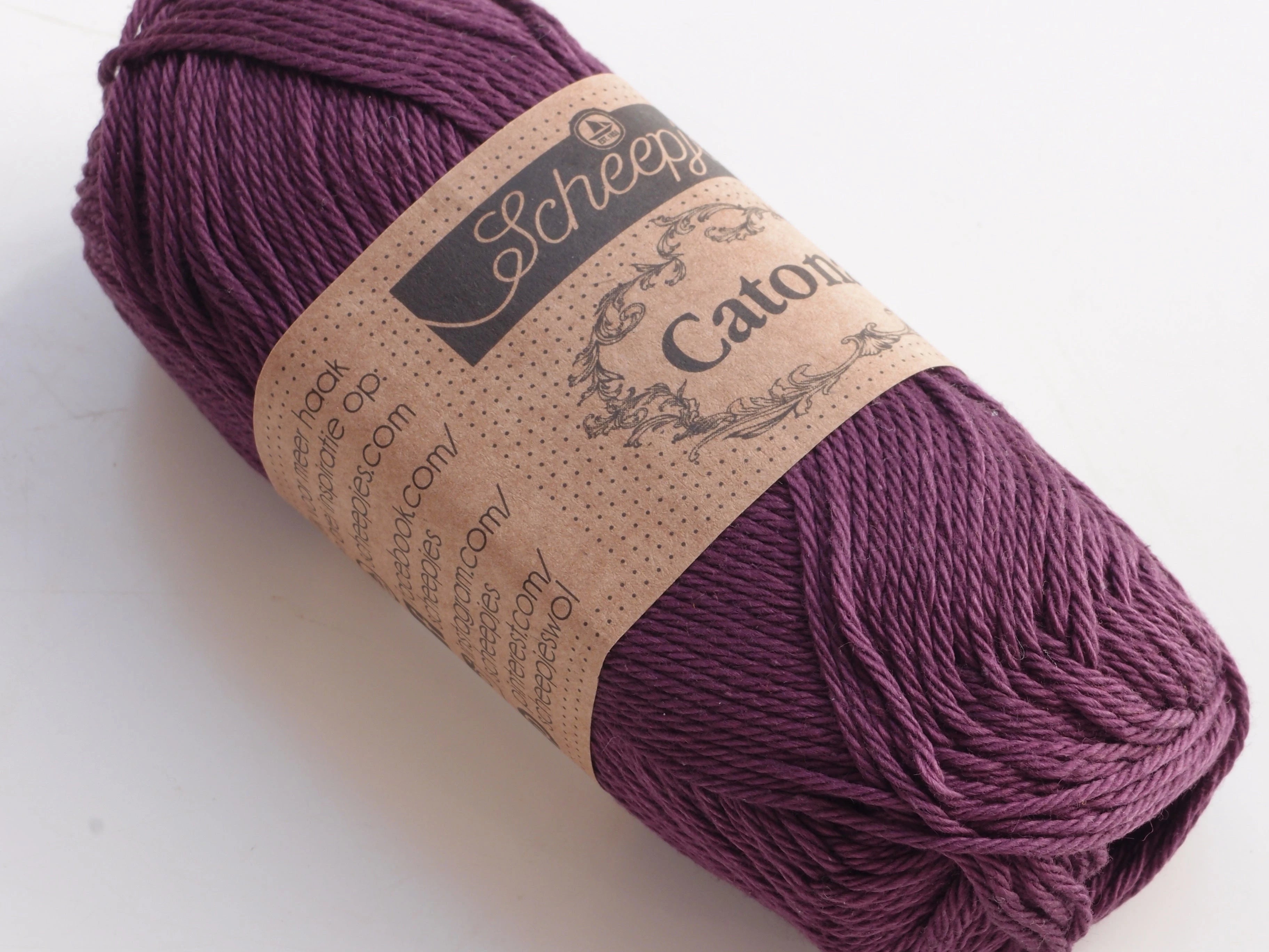Scheepjes Catona, 394 Shadow Purple, karhunvatukka